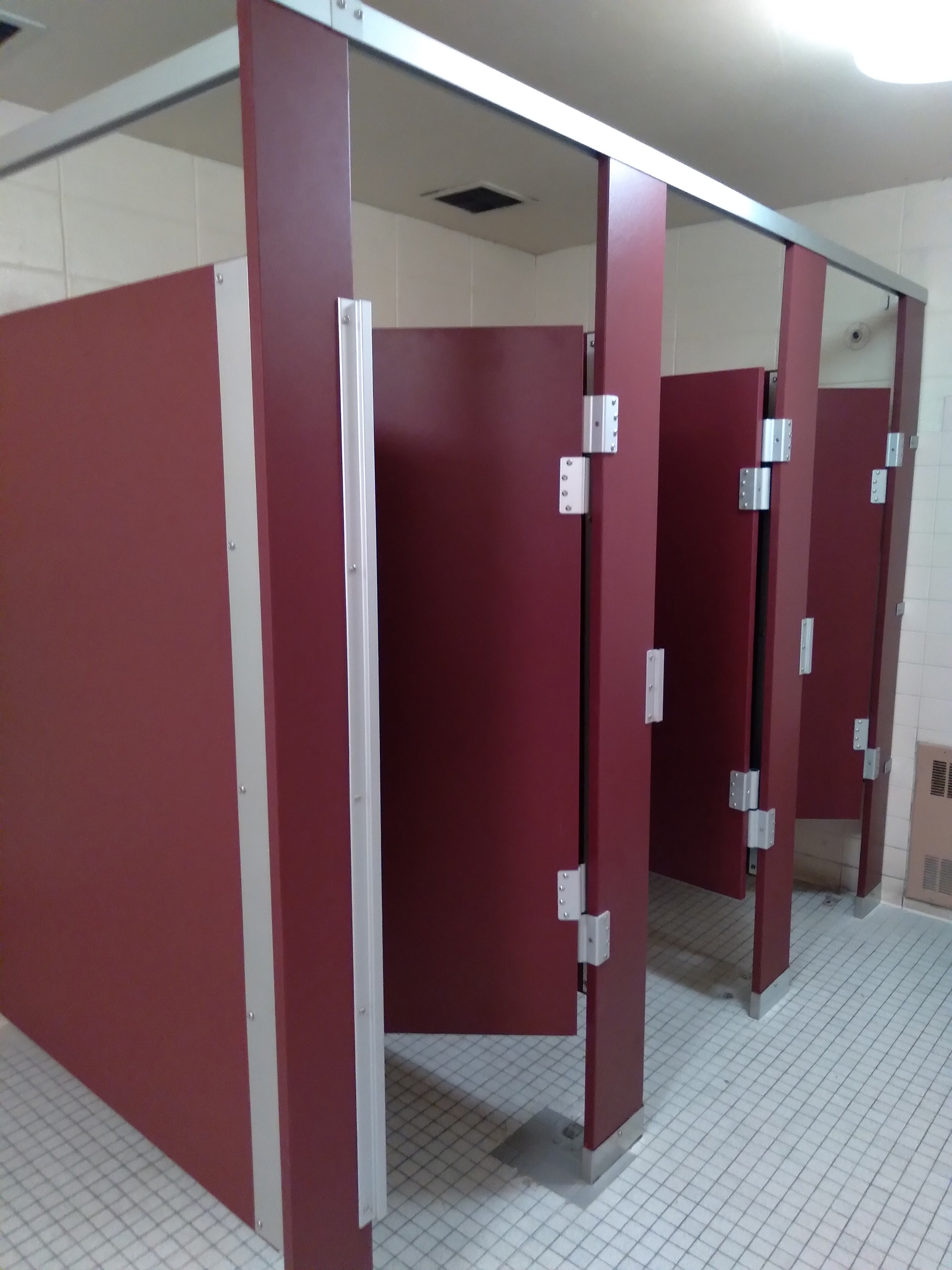 Hadrian Solid Plastic Partitions